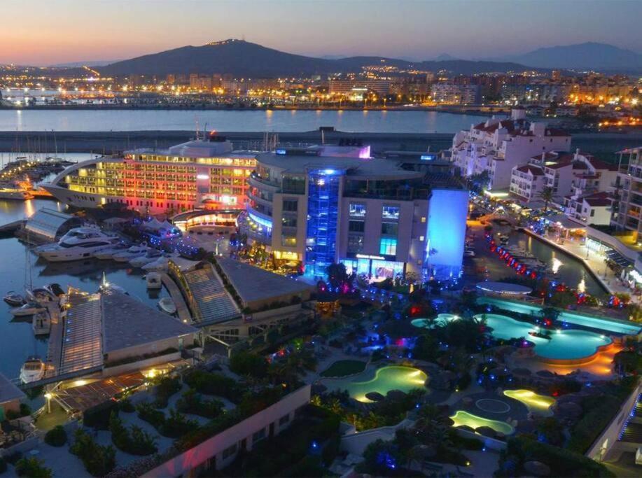 Gibraltar Luxury With Rooftop Pools & Views Kültér fotó