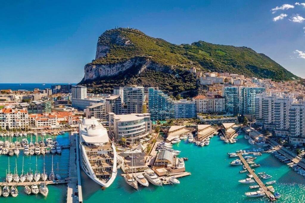 Gibraltar Luxury With Rooftop Pools & Views Kültér fotó